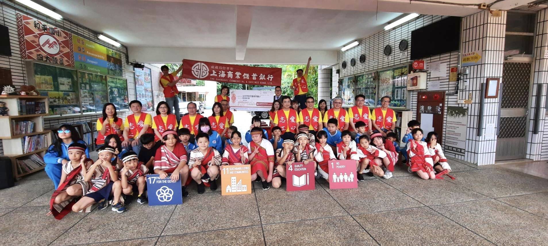 協助台灣的原住民泰雅族歌舞躍上國際舞台